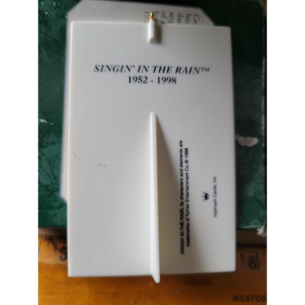 Vintage Hallmark singin' Singing in the Rain Ornament 1998 Gene Kelley set 2 - Picture 7 of 9
